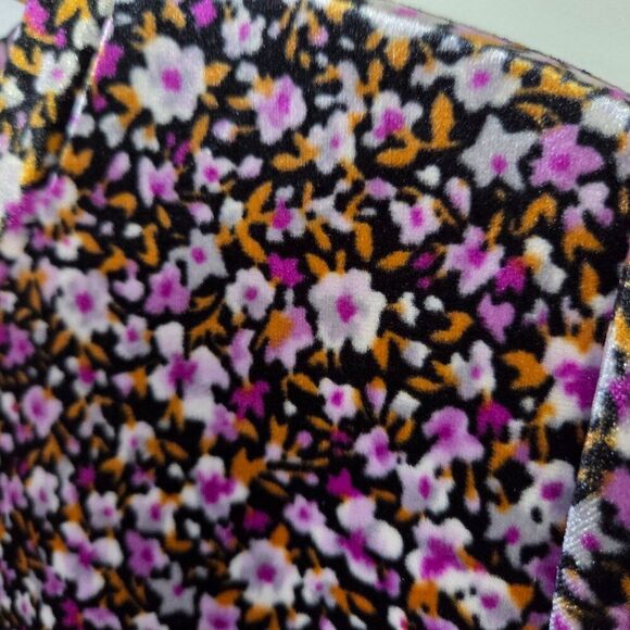 LIKE NEW OLD NAVY VELVETY DITSY FLORAL TEE SIZE M - Picture 7 of 15